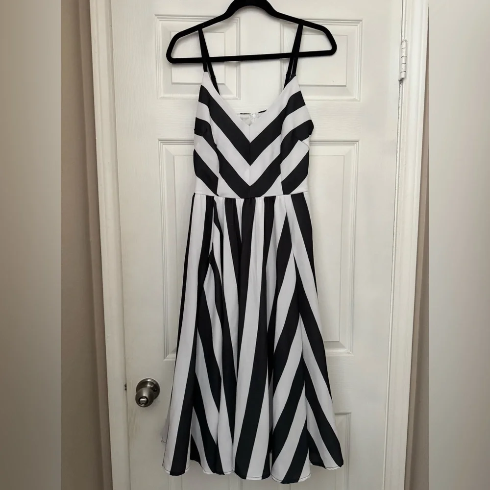 EUC Pinup Girl Mark Stripe Amalie sz. Medium - Picture 2 of 3